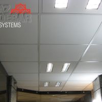اجرای سقف کاذب 60×60 با تایل فایبر سمنت و روشنایی توکار